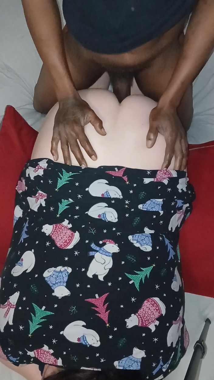 Big uhaul: Pulă mare și neagră în pizda strâmtă a curului