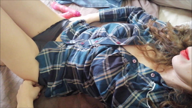 Yvonne: La vigilia di Natale: prima parte mi masturbo a casa...