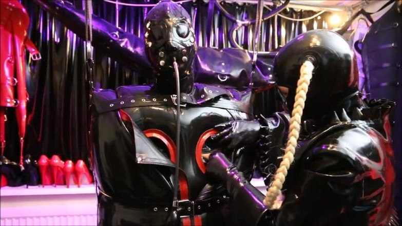 Rubber And Bondage Girl Kim: Těžká gumová akce