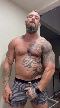 Viking Flexes bertatu Semasa Mengusap Untuk Awak