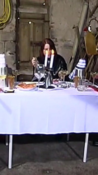Femei mature în latex împart un festin fetiș pervers
