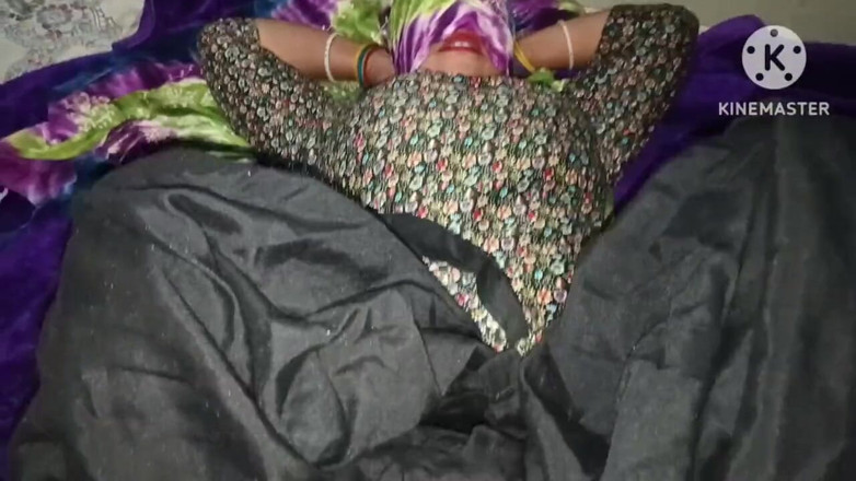 Kavita69: Kız arkadaş erkek arkadaşını aldatıyor arkadaşının önünde sert sikişiyor Sert emiyor...