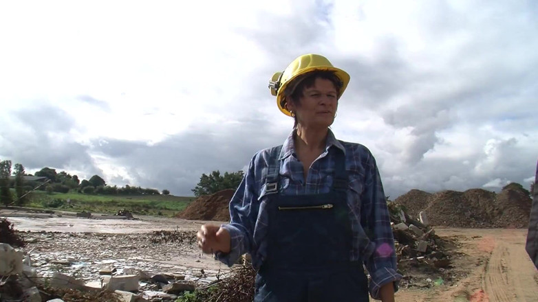 Erotic Club: He Fucked This Wet Pussy At The Construction Site!