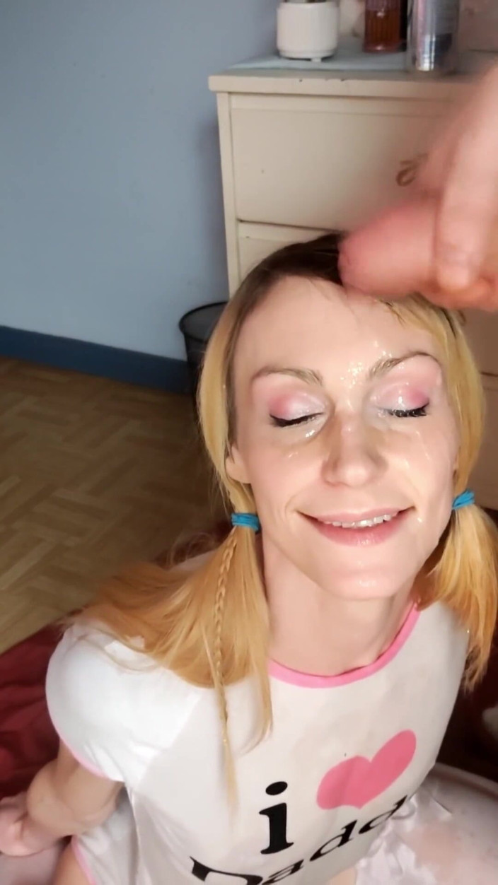 Vanessa Hastings: Vanessa Hastings Cum and Piss on Her Face
