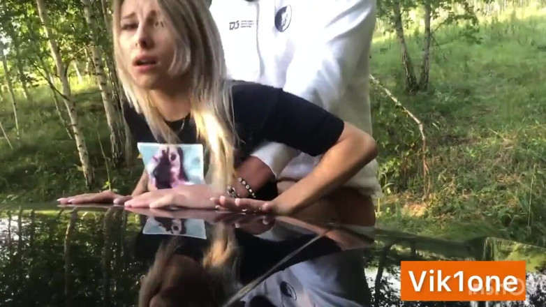 Vik1one: Super šukání v lese se sexy blonďatou mrdkou v ústech