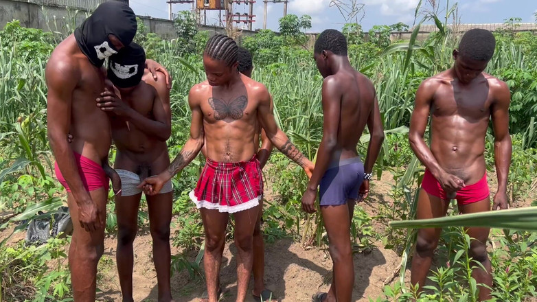 Prince Bami: Eu derrubando 5 meninos com pau preto grande no milharal parte 1