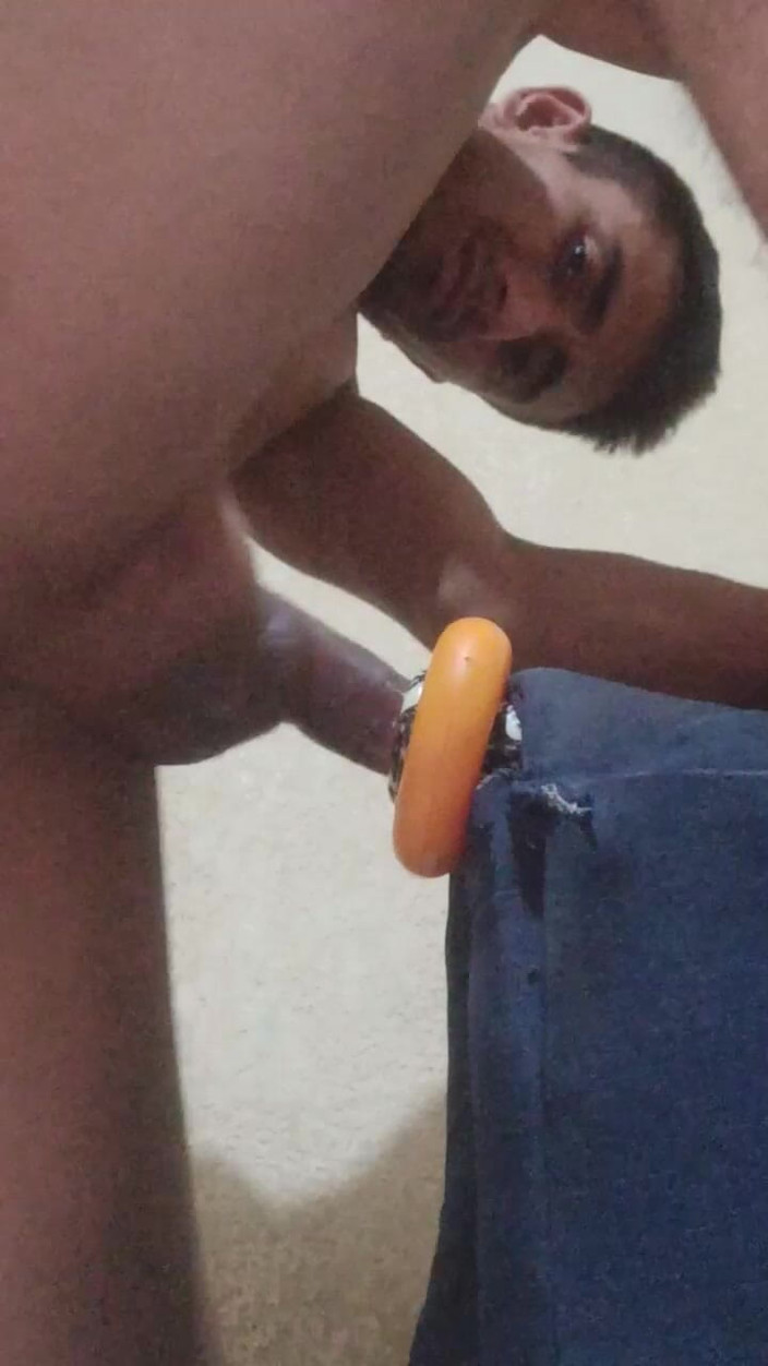 Red lait: Skinny Guy Masturbating at Home