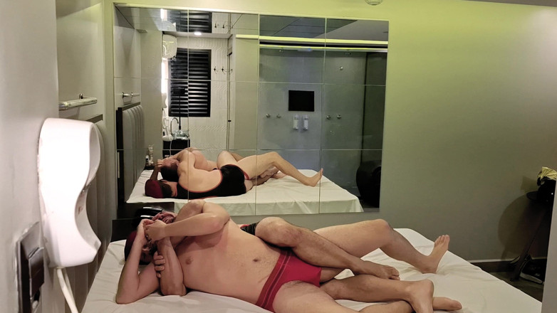Punchbagplz: Heel on the Bed - Gouine Wrestling Takes Over