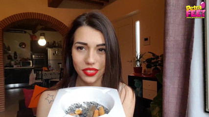Smokin Fetish: Petra si cewek italia yang memiasi suka rokok cerutu