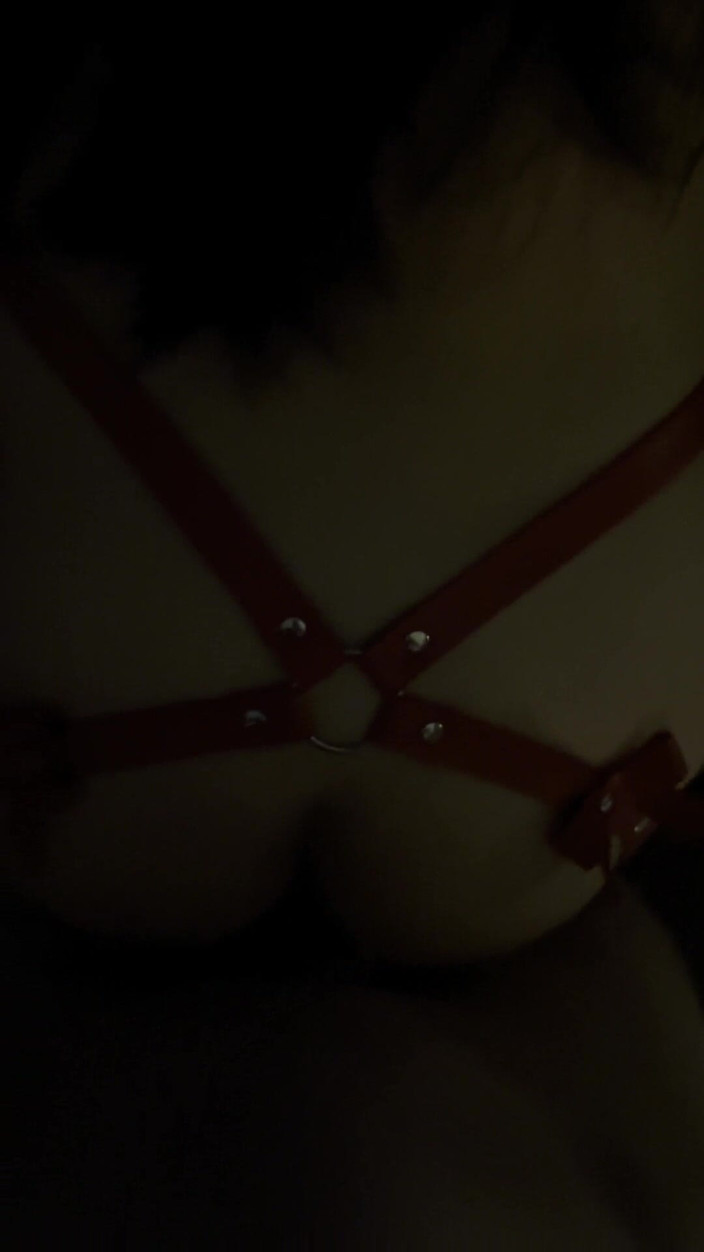 AsianHoneyAss: Пристрасний собачий секс біля вікна готелю, шкіряний косплей