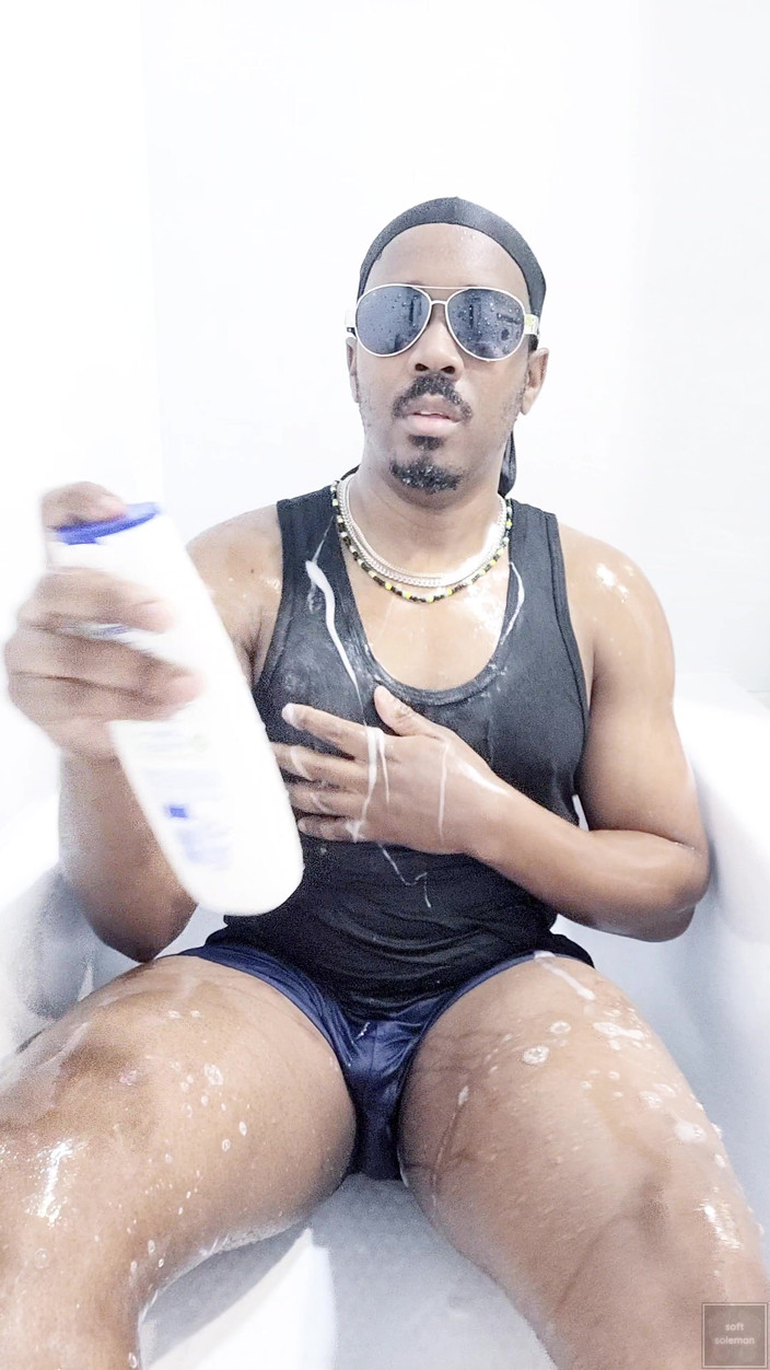 Soft Soleman: Eu lavo meu corpo no banho (4) (2025)