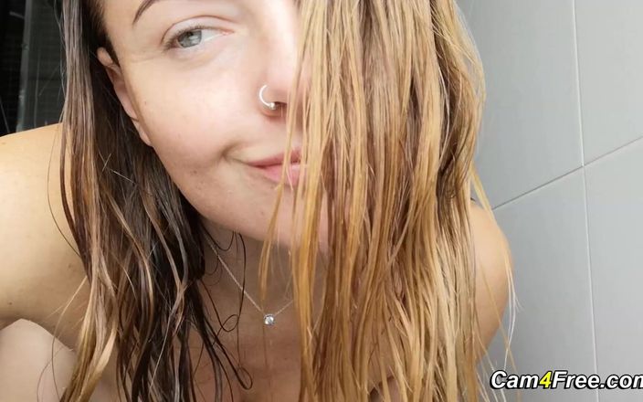 Cam for free: Блаженство дилдо крошки с большими сиськами в ванной