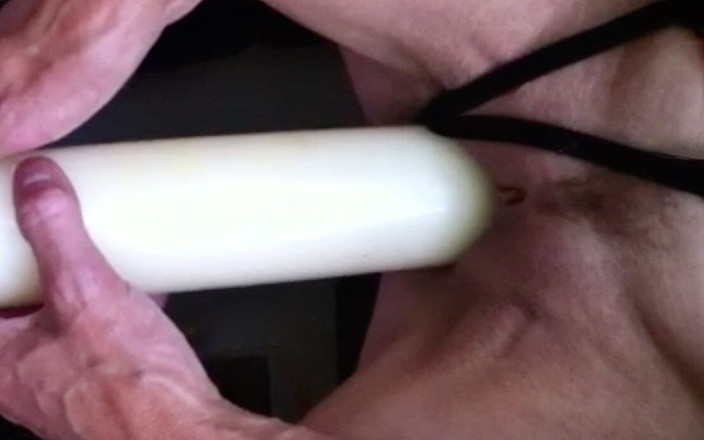 Triple AAA: Oglądanie jej ram ogromnej świecy głęboko w jej cipce i ssie...