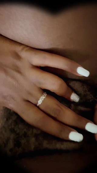 Noblelove: Gece geç saatlerde amcıkla oynuyor