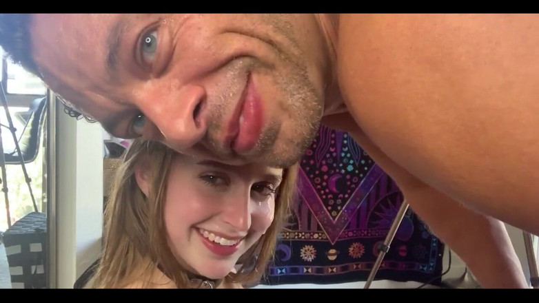 Sensual productions: Universitária gata leva primeira carga facial