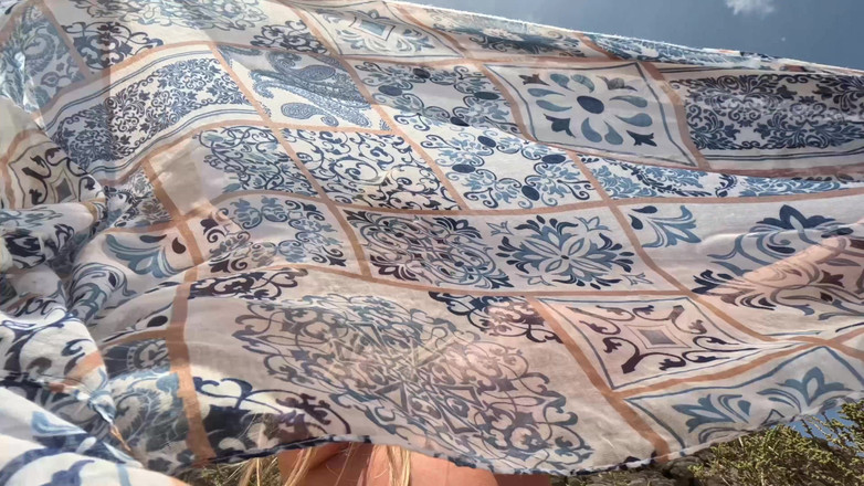 Emma Voyeur: Sexy Nahá Milfka Škádlí Na Veřejné Pláži