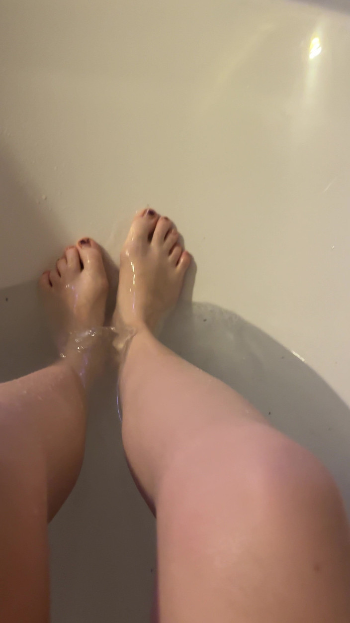 SweetLucy96: Sıcak su meme uçlarımı sertleştiriyor