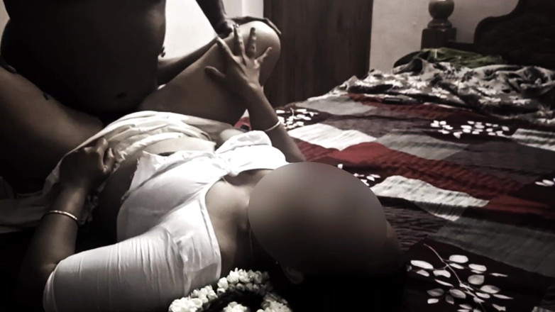 Black & white desicat: Memek sempit istri hot asal mallu dientot habis-habisan sama pacarnya
