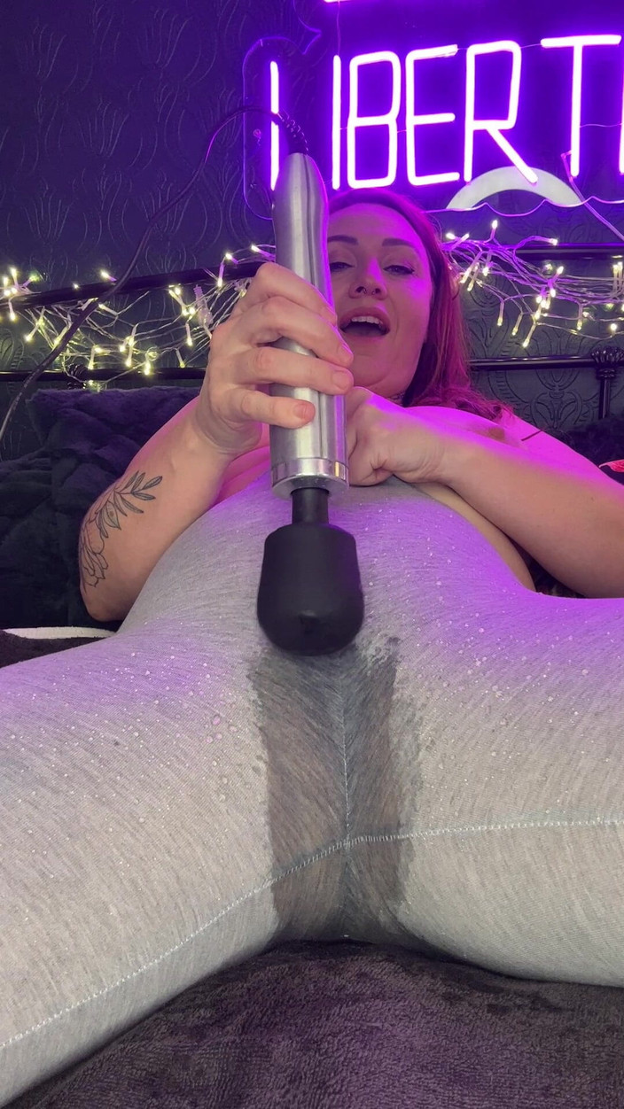 Lustful Libertines: グレーレギンス、潮吹き濡れ