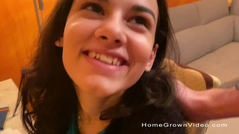 Homegrown Video: śliczna Sofia dostaje twarzy