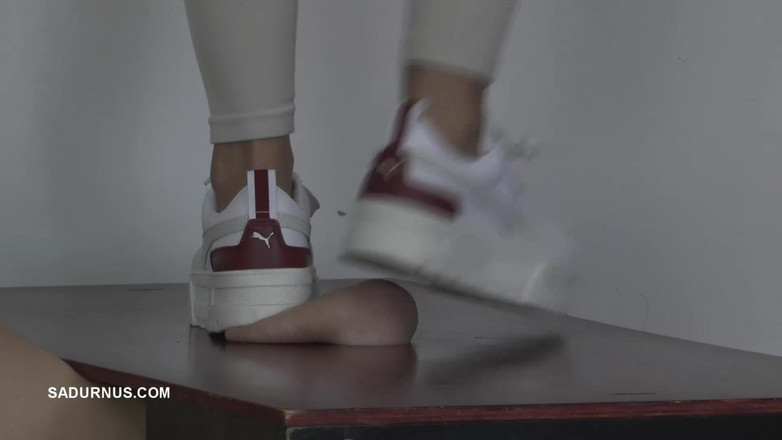 Sadurnus: मालकिन natasa सिर्फ उसका फोन टैप कर रही है