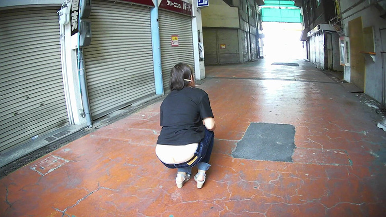 Mayumi Kanzaki: Japão Andando Com O Traseiro À Vista Ao Ar Livre