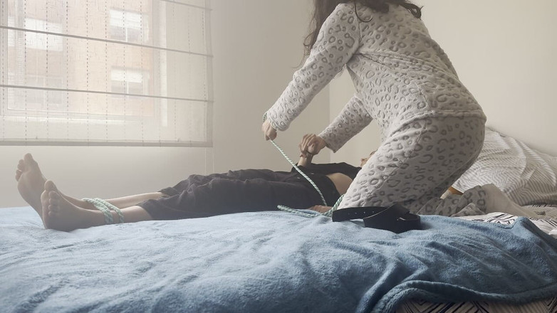 scarlettandc: Brincando Com as Cordas Para Nos Dominar