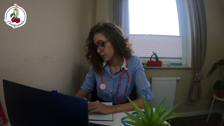 Cherrycandle: Chodila jsem darovat moje sperma a sestra mi pomohla