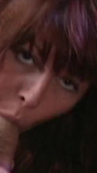 Questa ragazza dalla germania fa un deepthroat al cazzo e sa come farlo