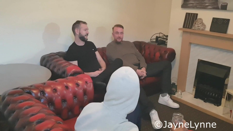 Jayne Lynne: Servitoare futută de 3 pule mari