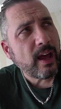 Neobřezaný Dilf najde drobnou osobu v hotelovém pokoji Macrophilia Fantasy