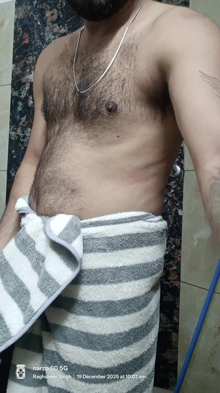 Rajasthani-old-lover: Indický policista ve sprše