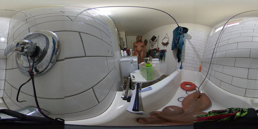 Lizzy Yum: Lizzyyum VR červenec 2026 masturbace při koupání Dilation část 60