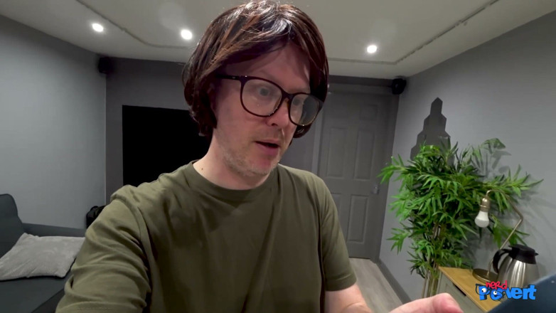 Nerd Pervert: Susy Blue, douce fille aux avant-frères, se fait baiser