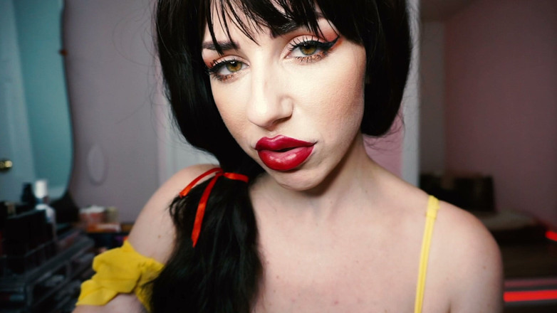 SavvyStar: Belles Big Red Lips