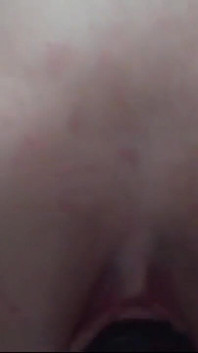 Este enorme pau preto me faz gozar como uma louca