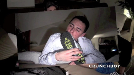 Sneaker gay: Sneaker submission at home with a scally boy
