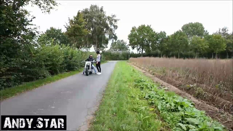 Andy Star: Joggende schlampe mit einem motorrad abgeschleppt und ihre muschi vollgespritzt