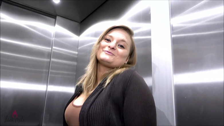 Lina Mila: Dios mío!! Extraño polla mamada en el ascensor