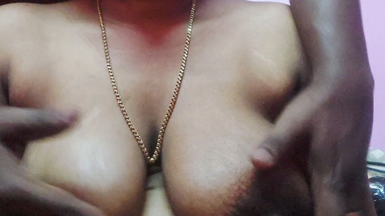 Desi Mohini: Великі цицьки і великі цицьки дезі