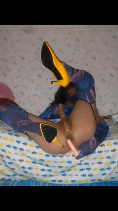 Lizzaali: Głaskanie siebie i pieprzenie mojego małego dildo do lepkiego wytrysku