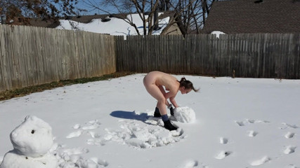 Aurora Willows: Naked snowman