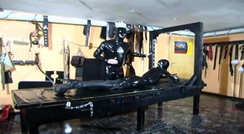 Fetish Desire: Extrémní otroctví pro latexovou fetišovou děvku