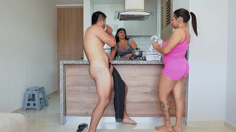 GIULIANA_BIG: Я трахаю свого зведеного брата на кухні на очах у своєї зведеної сестри - це погано закінчується