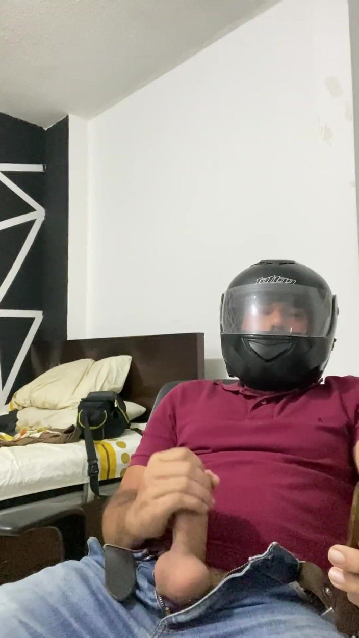 Latin mature king: मैसेंजर मेरी तस्वीरों पर हस्तमैथुन करता है भाग 1