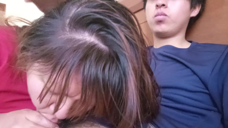 Moo DBOXXX: Ibu tunggal ini sukakan zakar dalam mulutnya, dia ketagih dengan...