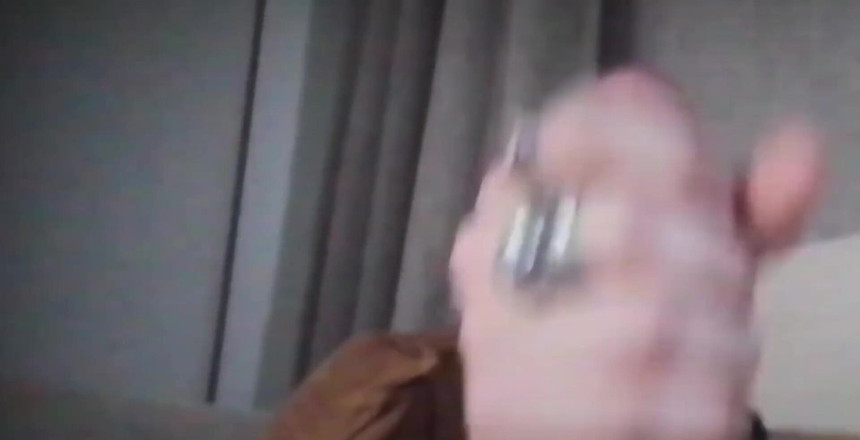 Dirty Talking Guy: Zblízka, krémové sperma kape dolů z mého pulzujícího hřídele ....