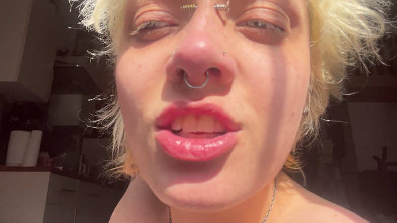 Glitterqueen1999: Goth mädchen in der sonne, nasenfetisch, nase reiben, schweinenase