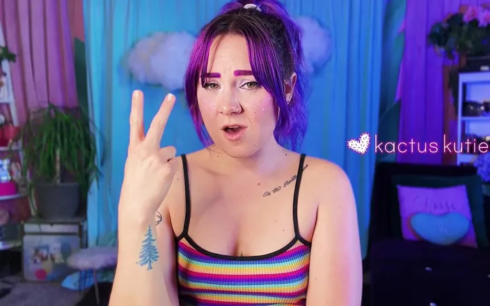 Kactus kutie: Pee Countdown and Cleavage Tease