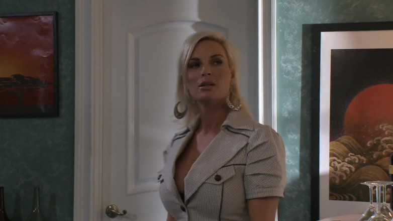 DIRTY MOMS: Busty dirty stepmom Diamond Foxxx takes on a hard cock